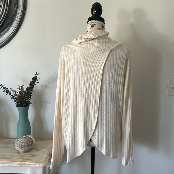 Gilli Soft Cowl Neck Split Back Sweater Women's size LP - Picture 4 of 8